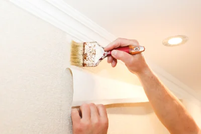 Pose de papier peint au Genest-Saint-Isle — revêtements muraux et toiles de verre